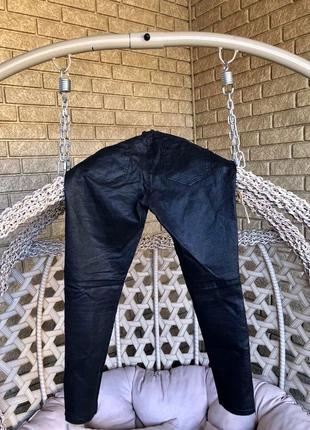 Чорні джинси з напиленням / пропитані чорні джинси під шкіру5 фото