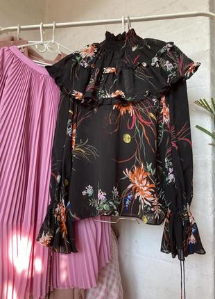 Невероятная блуза с мега объемным рукавом в цветочный принт нпповпрозрачная3 фото