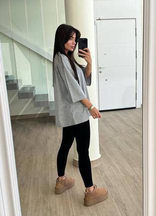 Сіра базова оверсайз футболка з подовженим рукавом2 фото