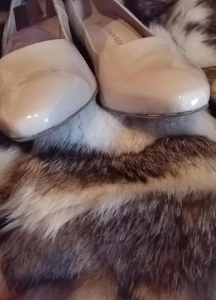 Отличные кожаные классические ботинки от известного бренда.