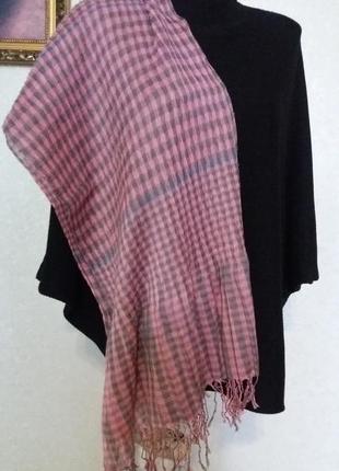 Серо-розовый жатый шарф.2 фото