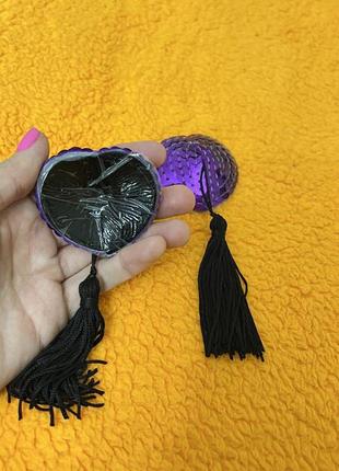 Фиолетовые наклейки стики на грудь пайэтки сердечки с кисточками4 фото