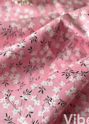 Ткань хлопок для рукоделия весенние цветы на розовом фоне1 фото