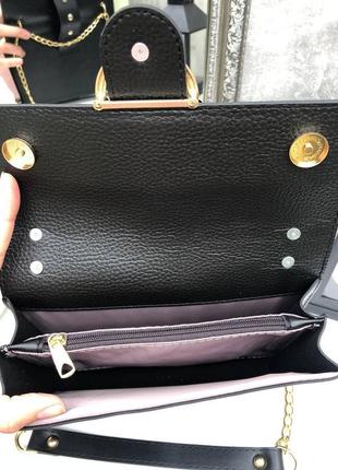 Черная практичная стильная шикарная сумочка кроссбоди с золотой фурнитурой качественная экокожа производство украинская6 фото