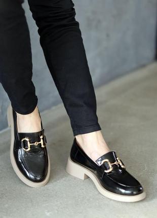 Стильні туфлі лакові без шнурків чорні на плоскій підошві без каблука демі,демісезонні...