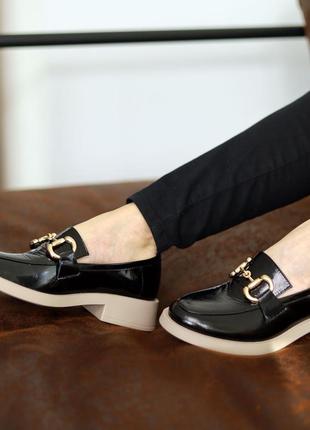 Стильні туфлі лакові без шнурків чорні на плоскій підошві без каблука демі,демісезонні...