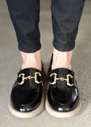 Стильні туфлі лакові без шнурків чорні на плоскій підошві без каблука демі,демісезонні...
