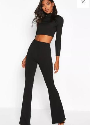 Круті трендові штани кльош boohoo
