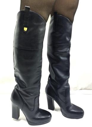 Guess шикарные кожаные ботфорты высокий толстый каблук на платформе