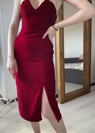 Вечірня коктельна червона сукня міді без бретель6 фото
