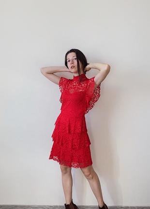 Червона ярусна мереживна сукня plt