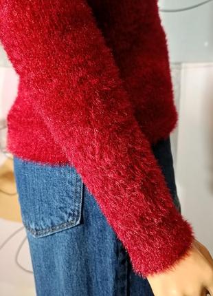Пушистый свитер вишневого цвета с разрезами на рукавах6 фото