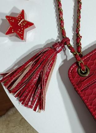 Красная сумочка с тиснением5 фото