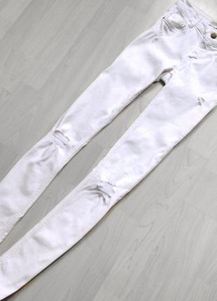 Белые скини джинсы с потертостями на завышенной талии zara1 фото