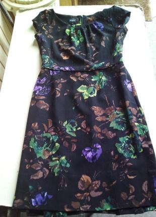 Фирменное шерстяное платье в цветы