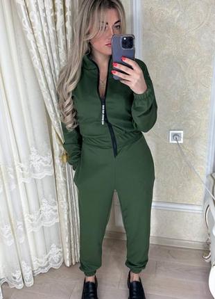 Стильний комбінезон в рубчик