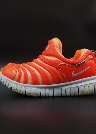 Яскраві кросівки, гнучка підошва