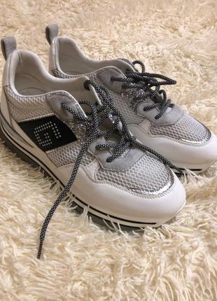 Кроссівки білі