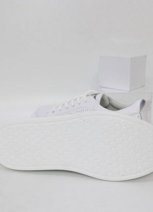 Белые кожаные кроссовки на шнурках6 фото
