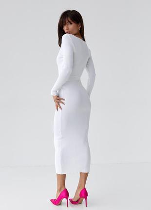 Приталена сукня в рубчик з поясом, молочна4 фото