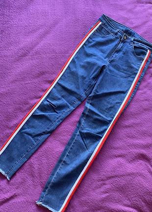 Джинсы высокая посадка с лампасами