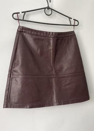 Спідниця розпродаж new look юбка під шкіру фіолетово-коричнево-бордова розмір s-m міні коротка