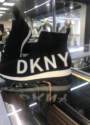 Dkny кроси високі!