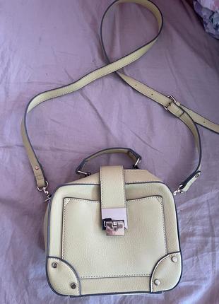 Стильная вместительная сумочка желтого цвета accessorize1 фото