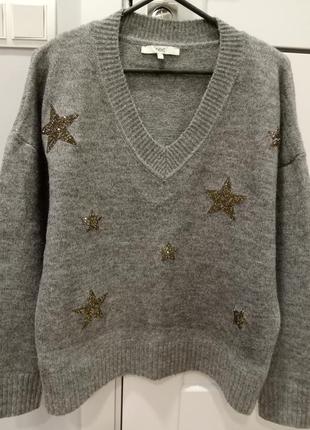 Теплый свитер next со звездами. в составе шерсть