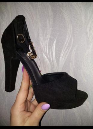 Замшеві босоніжки