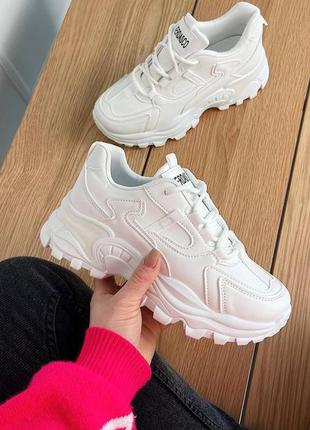 Стильні кросівки