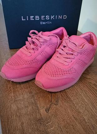 Кожаные кроссовки 38 размер, акция