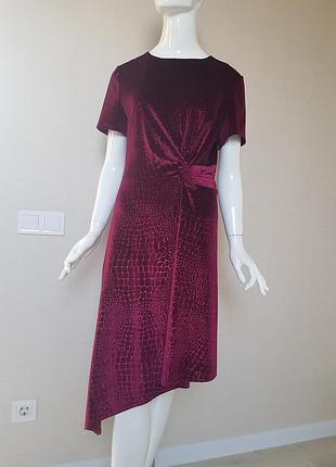 Изысканное платье бархатное tu