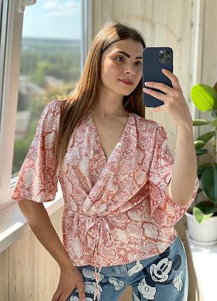 Розовая блуза в питоновый принт 1+1=3