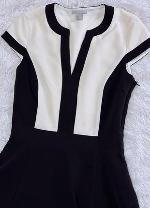 Стильное платье h&m в черно-белых тонах
