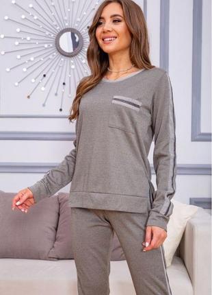 Жіночий костюм