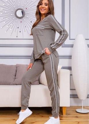 Жіночий костюм