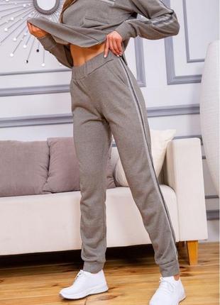 Жіночий костюм