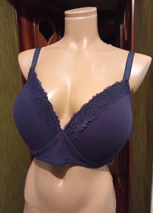 Бюстгалтер 40dd.
