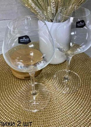 Скляні келихи для вина...