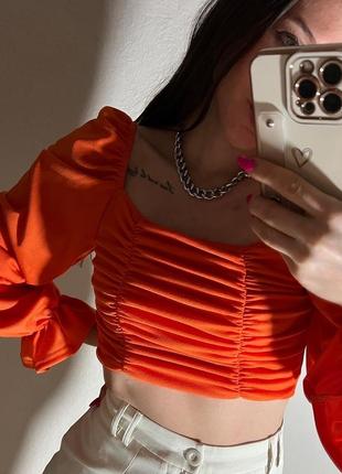 Блуза от pretty little thing оранжевая и белая4 фото