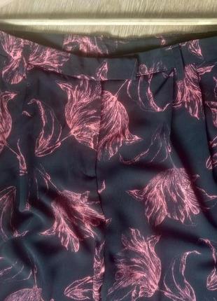 Стильные брюки кюлоты в цветочный принт4 фото