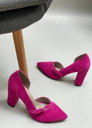 Замшевые туфли лодочки цвета фуксия с декором много цветов3 фото