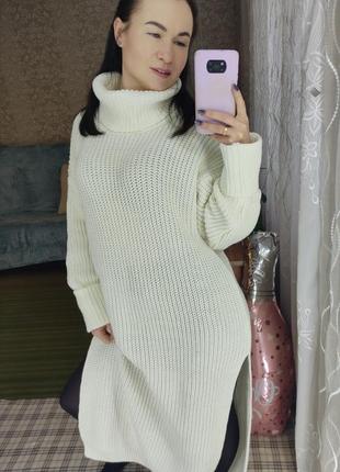 В'язана сукня з високими розрізами