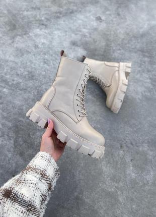Зимние массивные ботинки распродажа бежевые с мехом эко кожа берцы зима тракторная подошва в стиле прада6 фото