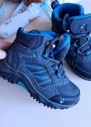 Фірмові непромокаємі черевики