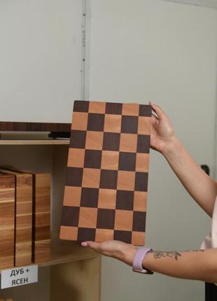 Торцевая разделочная доска в стиле шахматы 35х20 см