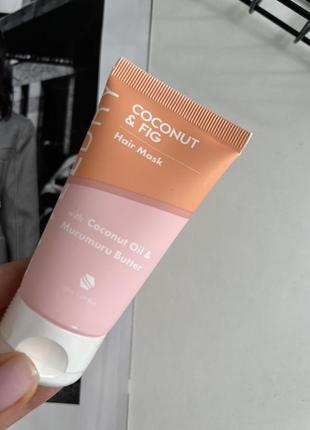 Зволожуюча маска для волосся з маслами кокосу та мурумуру coconut & fig hair mask