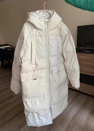 Пуховик молочный