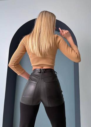 Брюки женские черные однотонные с имитацией шорт эко кожа с карманами на молнии свободного кроя качественные стильные3 фото